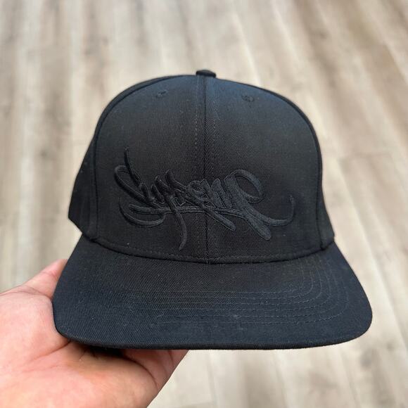 FW23 Supreme Handstyle 6-Panel Black Snapback Hat Cap B25